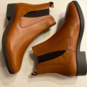 NWOT never worn • Joules Brown Chelsea Boots with gold • size 39/US 8/UK 6